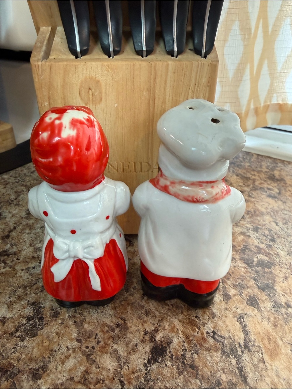 Vintage souvenir, salt and pepper shakers 1993 - Picture 6 of 13